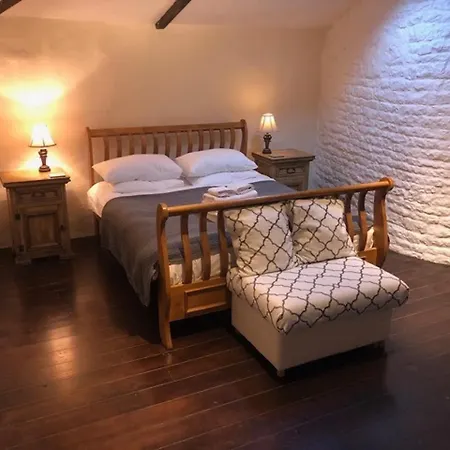 Hotel The Courtyard En Charente Charmant Avec Piscine Et Wifi Parfait En Famille Ou En Couple
