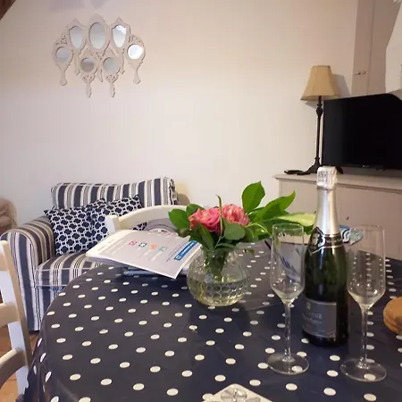 The Courtyard En Charente Charmant Avec Piscine Et Wifi Parfait En Famille Ou En Couple Holiday home *