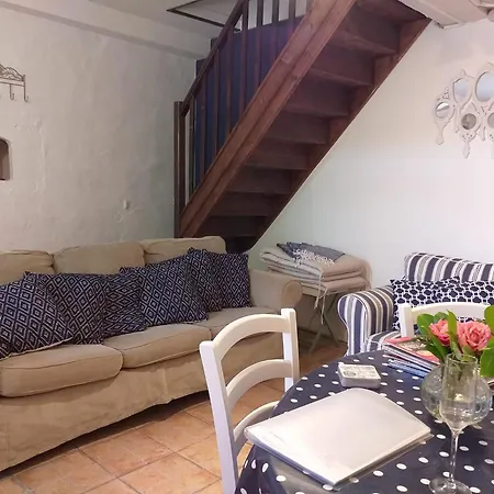 The Courtyard En Charente Charmant Avec Piscine Et Wifi Parfait En Famille Ou En Couple Otel 4*