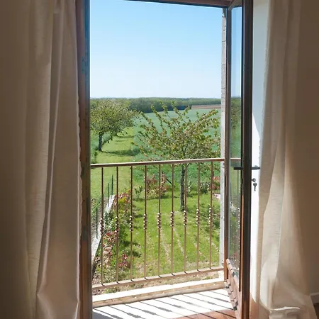 The Courtyard En Charente Charmant Avec Piscine Et Wifi Parfait En Famille Ou En Couple Holiday home Rouillac (Charente)