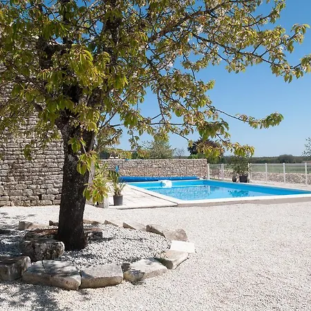 The Courtyard En Charente Charmant Avec Piscine Et Wifi Parfait En Famille Ou En Couple Holiday home
