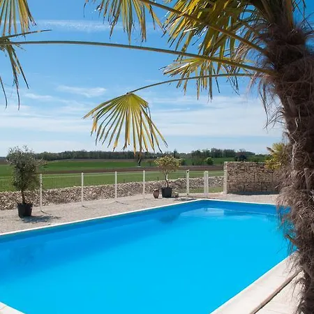 Holiday home The Courtyard En Charente Charmant Avec Piscine Et Wifi Parfait En Famille Ou En Couple Rouillac (Charente)