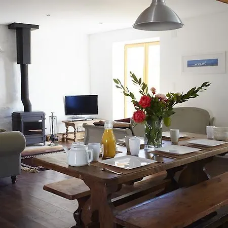 Hotel The Courtyard En Charente Charmant Avec Piscine Et Wifi Parfait En Famille Ou En Couple Rouillac (Charente)