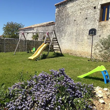 Hotel The Courtyard En Charente Charmant Avec Piscine Et Wifi Parfait En Famille Ou En Couple