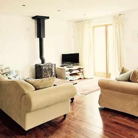 The Courtyard En Charente Charmant Avec Piscine Et Wifi Parfait En Famille Ou En Couple Otel