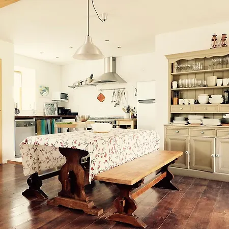 The Courtyard En Charente Charmant Avec Piscine Et Wifi Parfait En Famille Ou En Couple 4*