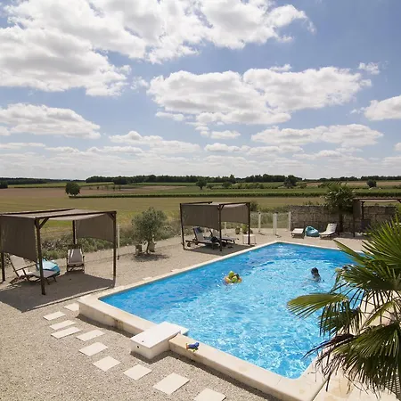 Holiday home The Courtyard En Charente Charmant Avec Piscine Et Wifi Parfait En Famille Ou En Couple *