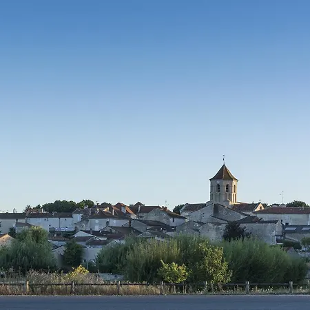 Hotel The Courtyard En Charente Charmant Avec Piscine Et Wifi Parfait En Famille Ou En Couple 4*