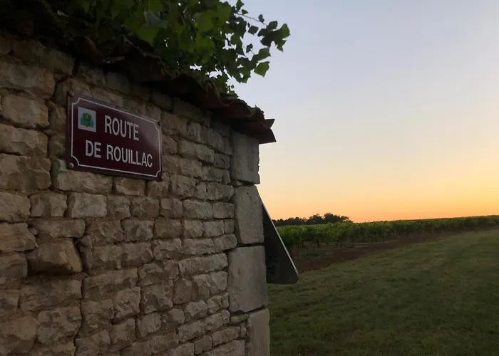 Hotel The Courtyard En Charente Charmant Avec Piscine Et Wifi Parfait En Famille Ou En Couple 4*