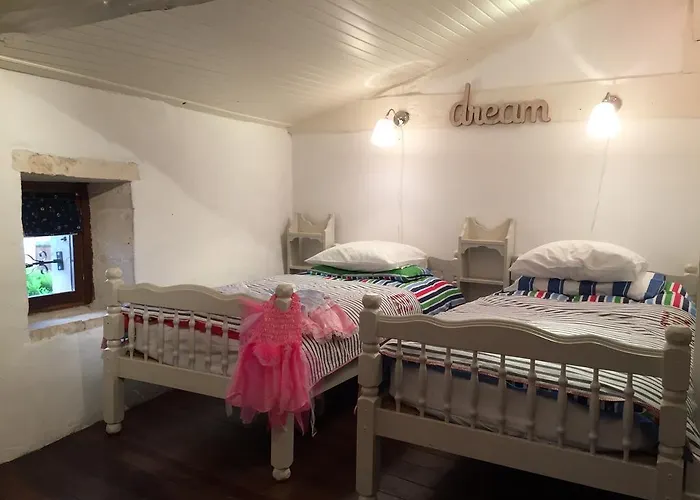 The Courtyard En Charente Charmant Avec Piscine Et Wifi Parfait En Famille Ou En Couple