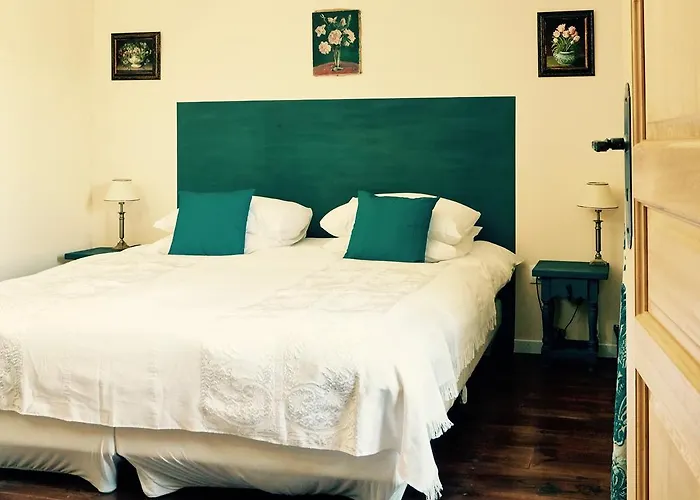 Hotel The Courtyard En Charente Charmant Avec Piscine Et Wifi Parfait En Famille Ou En Couple Rouillac (Charente)