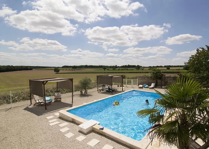 Hotel The Courtyard En Charente Charmant Avec Piscine Et Wifi Parfait En Famille Ou En Couple 4*