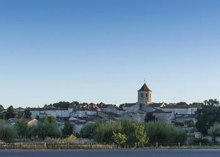 Hotel The Courtyard En Charente Charmant Avec Piscine Et Wifi Parfait En Famille Ou En Couple 4*
